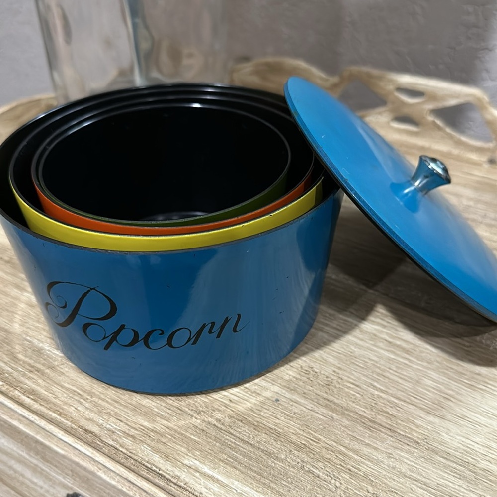 Vintage Mid Century 1960’s nesting Snack Bowls